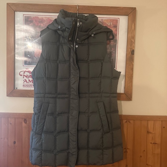 Bernardo Olive Quilted Vest - Picture 1 of 3